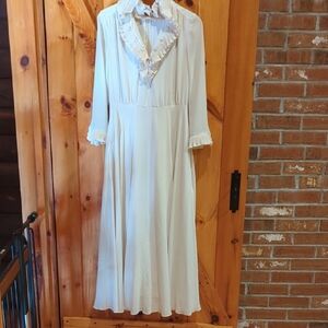Vintage 1970s Wedding Dress